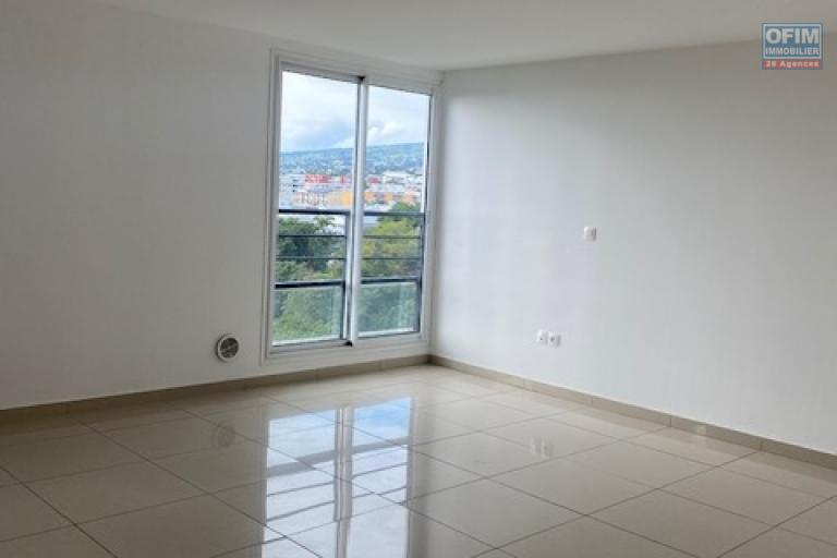 A vendre ce bel et spacieux de type  F1 de 41,32m2 habitable sur la résidence PASSERELLE à Sainte Clotilde.