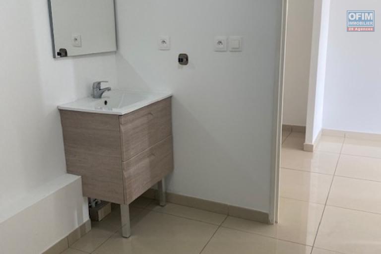 A vendre ce bel et spacieux de type  F1 de 41,32m2 habitable sur la résidence PASSERELLE à Sainte Clotilde.