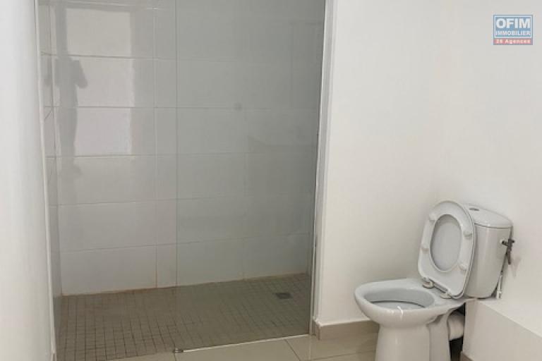 A vendre ce bel et spacieux de type  F1 de 41,32m2 habitable sur la résidence PASSERELLE à Sainte Clotilde.