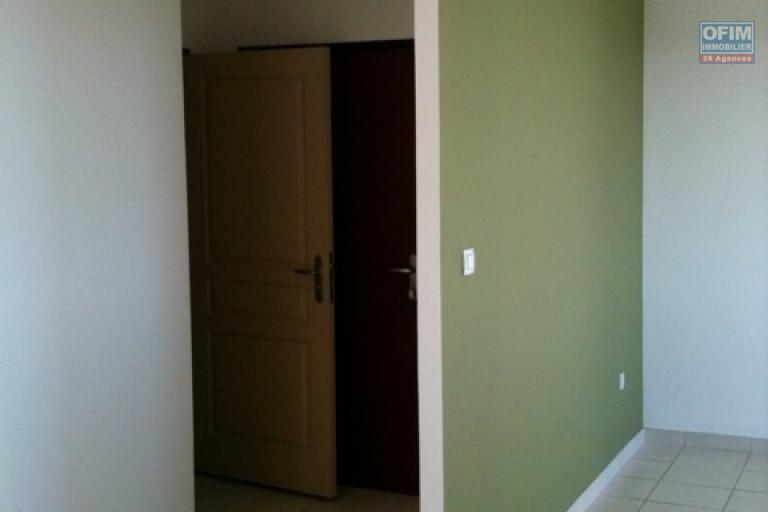 A vendre bel appartement de type F2 de 44,97m2 habitable sur la résidence LE FLORENTIN à Sainte Clotilde.