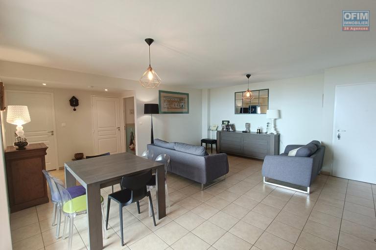 A vendre magnifique appartement 3 chambres avec vue sur mer et 2 parkings au centre ville de Saint-Denis