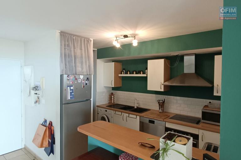 A vendre magnifique appartement 3 chambres avec vue sur mer et 2 parkings au centre ville de Saint-Denis