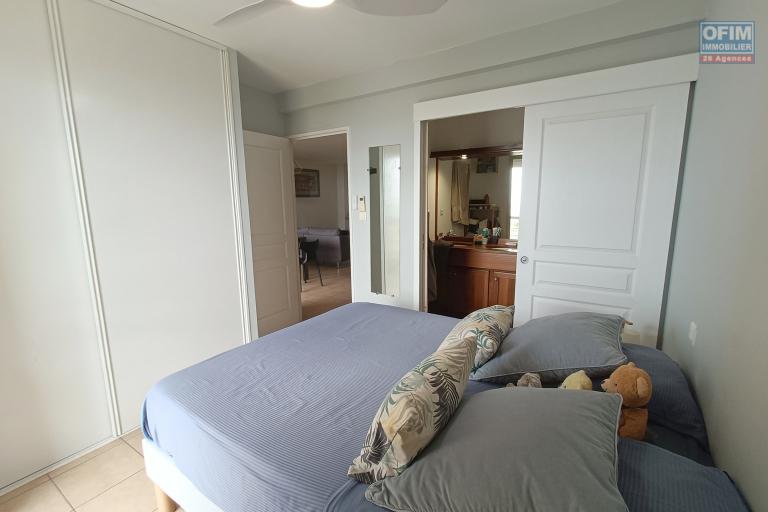 A vendre magnifique appartement 3 chambres avec vue sur mer et 2 parkings au centre ville de Saint-Denis