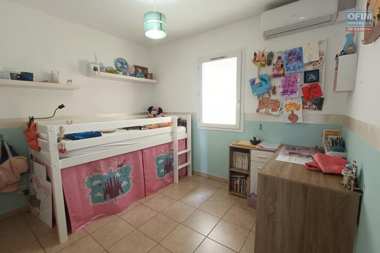 A vendre magnifique appartement 3 chambres avec vue sur mer et 2 parkings au centre ville de Saint-Denis