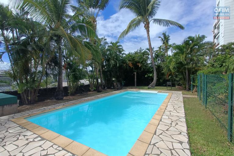 A vendre magnifique appartement 3 chambres avec vue sur mer et 2 parkings au centre ville de Saint-Denis