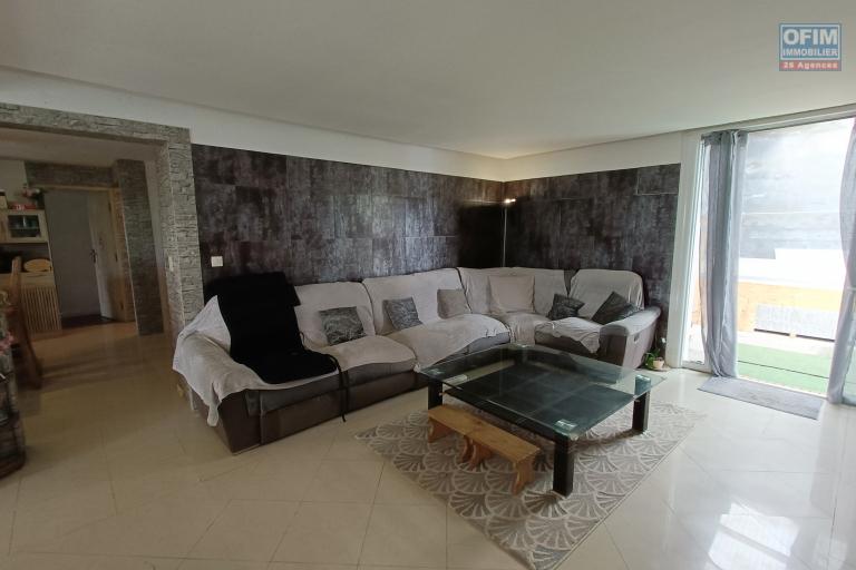 A Vendre à Sainte-Anne magnifique villa 5 chambres de 200 m2 habitables + 100 m2 de varangue