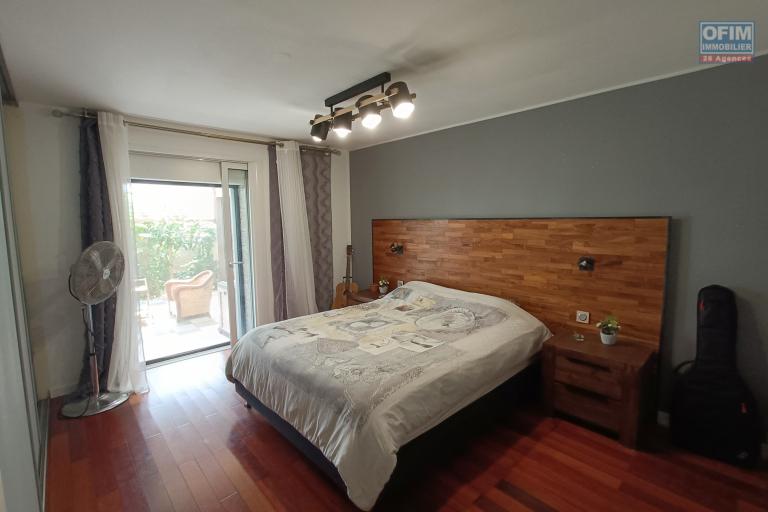A Vendre à Sainte-Anne magnifique villa 5 chambres de 200 m2 habitables + 100 m2 de varangue