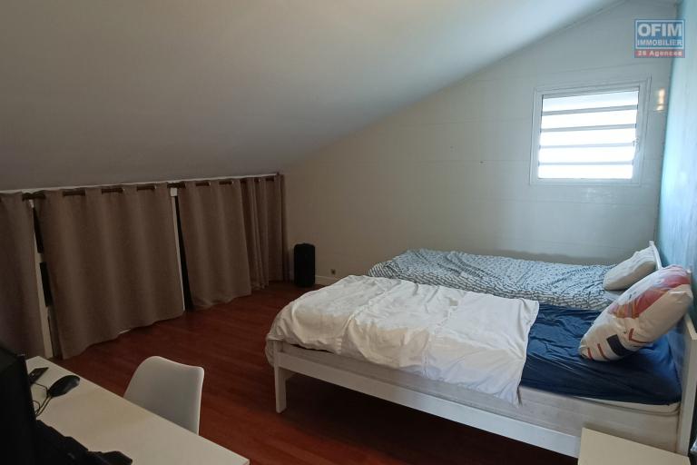 A Vendre à Sainte-Anne magnifique villa 5 chambres de 200 m2 habitables + 100 m2 de varangue