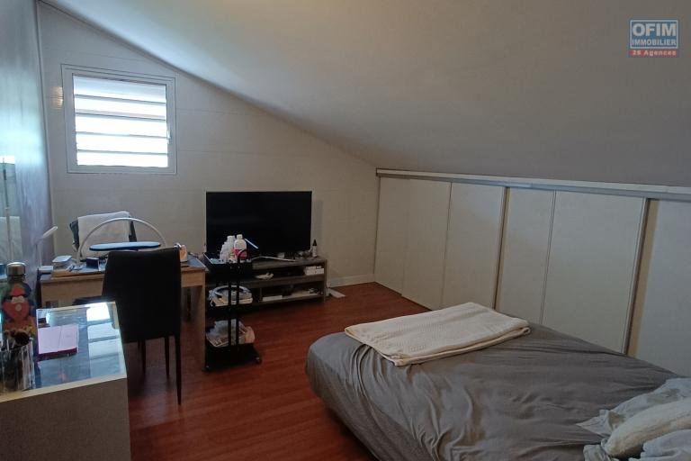 A Vendre à Sainte-Anne magnifique villa 5 chambres de 200 m2 habitables + 100 m2 de varangue