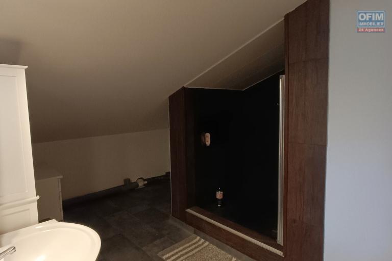 A Vendre à Sainte-Anne magnifique villa 5 chambres de 200 m2 habitables + 100 m2 de varangue