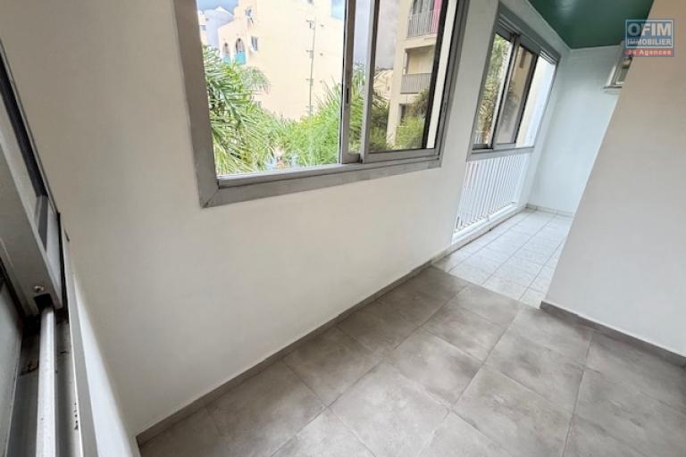 A vendre T3 rue Jean Albany à St Denis, proche de toutes les commodités.