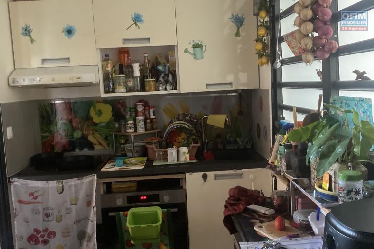 A vendre appartement T2 avec varangue et Parking en sous-sol- La Possession.