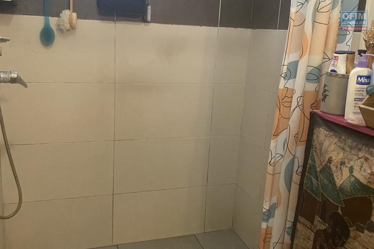 A vendre appartement T2 avec varangue et Parking en sous-sol- La Possession.