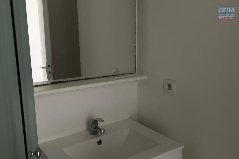 A louer Studio meublé de 19,66  m² dans Résidence étudiante central fac 8 à proximité du CHU de Saint-Pierre