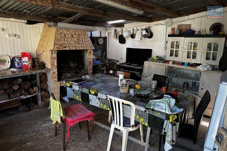 A vendre Maison Bourbon Bois type F3/4 au 2ème village de la plaine des palmistes sur 409 m² de terrain