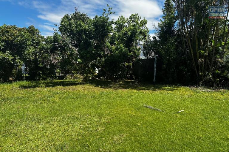 a vendre parcelle de terrain de 522 m² situé en centre ville de Saint-Benoît
