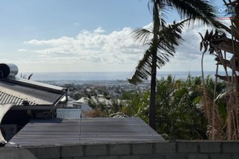 À vendre à La Possession Appartement F3/F4 en rez-de- jardin avec vue mer