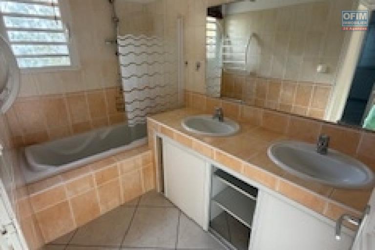 À vendre à La Possession Appartement F3/F4 en rez-de- jardin avec vue mer