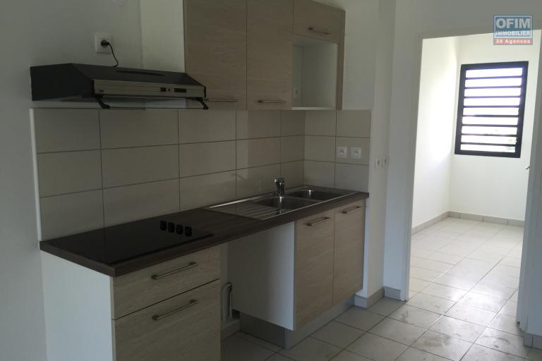 A louer ce jolie appartement de type F2 sur la résidence ALBATROS sur la rue des deux canons à Sainte Clotilde.