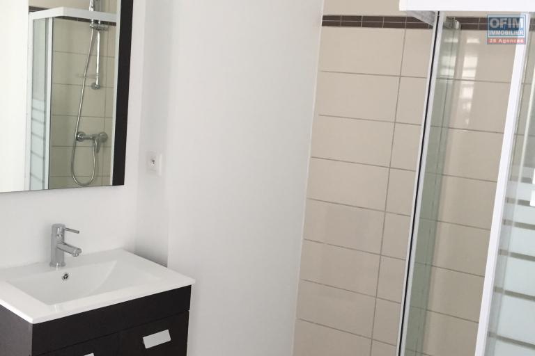 A louer ce jolie appartement de type F2 sur la résidence ALBATROS sur la rue des deux canons à Sainte Clotilde.