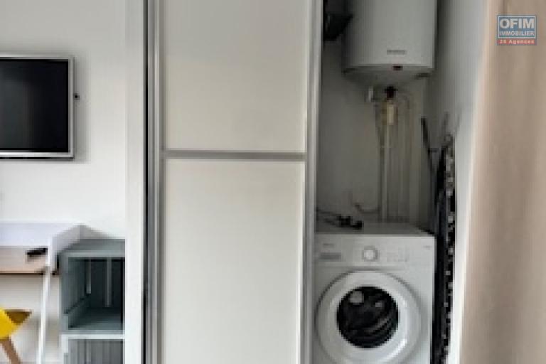 A Louer ce jolie appartement de type F1 meublé sur la résidence PROXIMA à Sainte Clotilde.