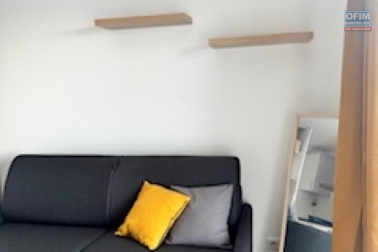 A Louer ce jolie appartement de type F1 meublé sur la résidence PROXIMA à Sainte Clotilde.