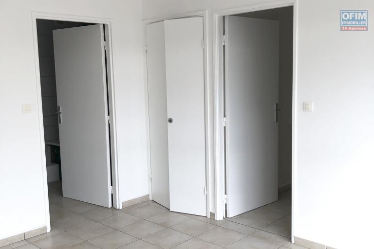 RARE - RESIDENCE DE BON STANDING CENTRE VILLE LE PORT APPARTEMENT T2+V RENOVE - IDEAL INVESTISSEMENT OU 1° ACHAT