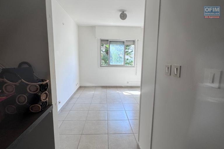 A louer un appartement de type F1 sur la résidence JULIETTE DODU à Saint Denis centre.