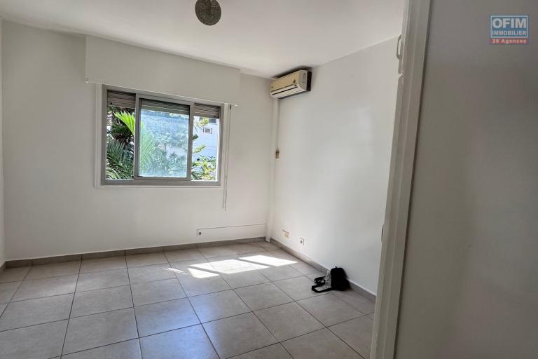 A louer un appartement de type F1 sur la résidence JULIETTE DODU à Saint Denis centre.