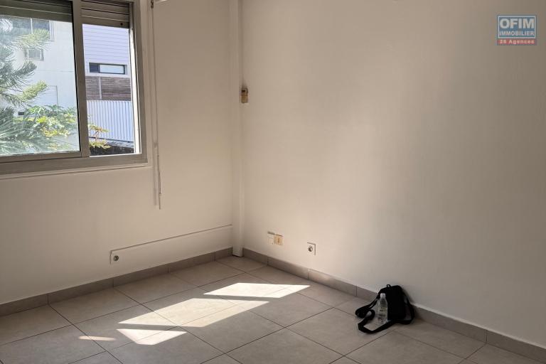 A louer un appartement de type F1 sur la résidence JULIETTE DODU à Saint Denis centre.
