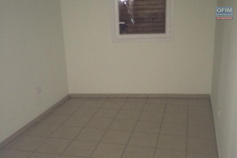 A vendre T3 residence Piton Tresor, chemin Bailly, centre de La Montagne