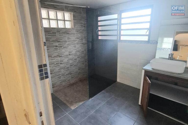 PETITE MAISON AVEC JARDIN, 2 CHAMBRES, PROXIMITÉ CHAMP BORNE