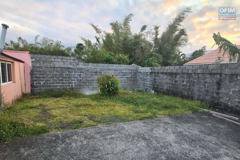 PETITE MAISON AVEC JARDIN, 2 CHAMBRES, PROXIMITÉ CHAMP BORNE