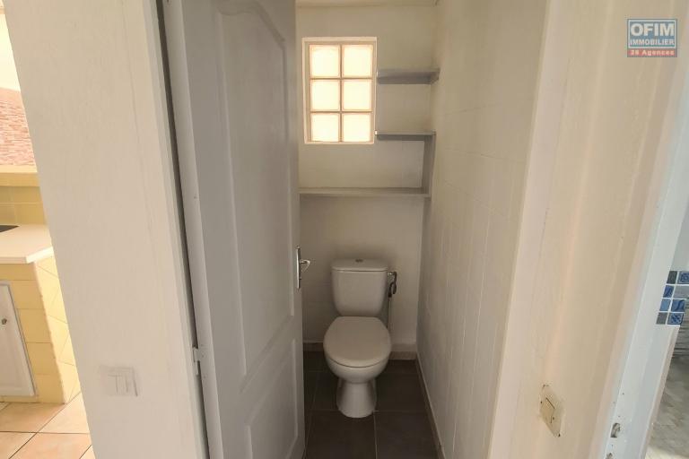 PETITE MAISON AVEC JARDIN, 2 CHAMBRES, PROXIMITÉ CHAMP BORNE