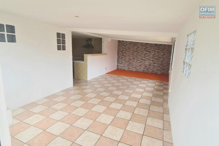 PETITE MAISON AVEC JARDIN, 2 CHAMBRES, PROXIMITÉ CHAMP BORNE