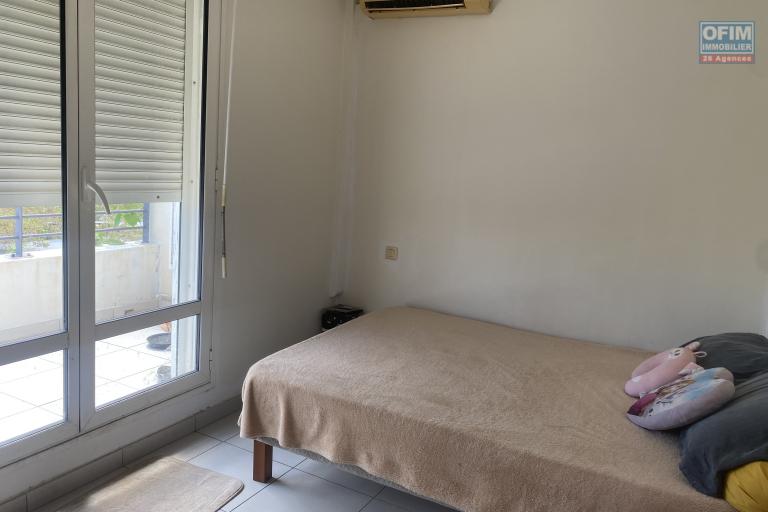 A vendre beau duplex T3 avec varangue- Dernier &eacute;tage- Vue sur la ville, mer et montagne.