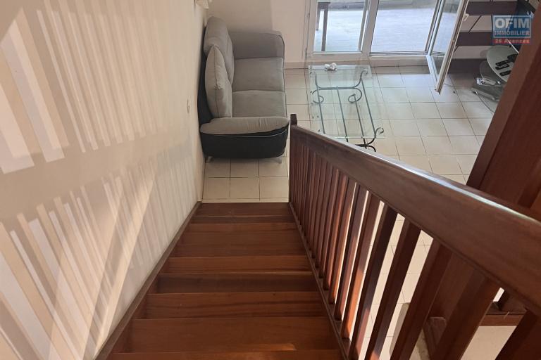  A LOUER STUDIO Meublé dans la Résidence Esplanade de bellepierre