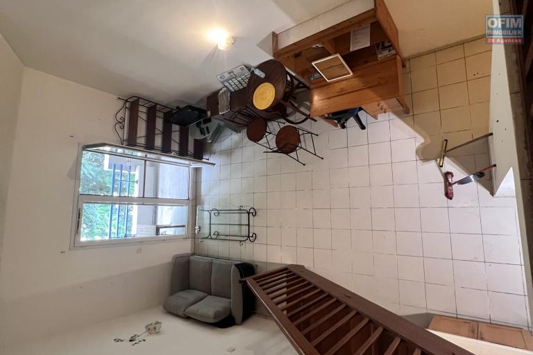  A LOUER STUDIO Meublé dans la Résidence Esplanade de bellepierre