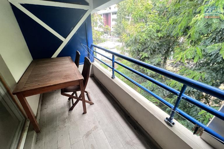  A LOUER STUDIO Meublé dans la Résidence Esplanade de bellepierre