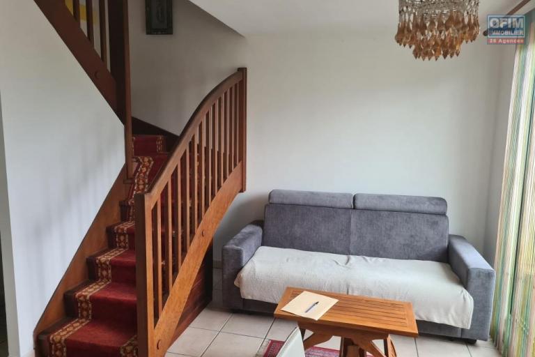 A louer joli appartement F2 MEUBLE duplex au Tampon proche centre ville