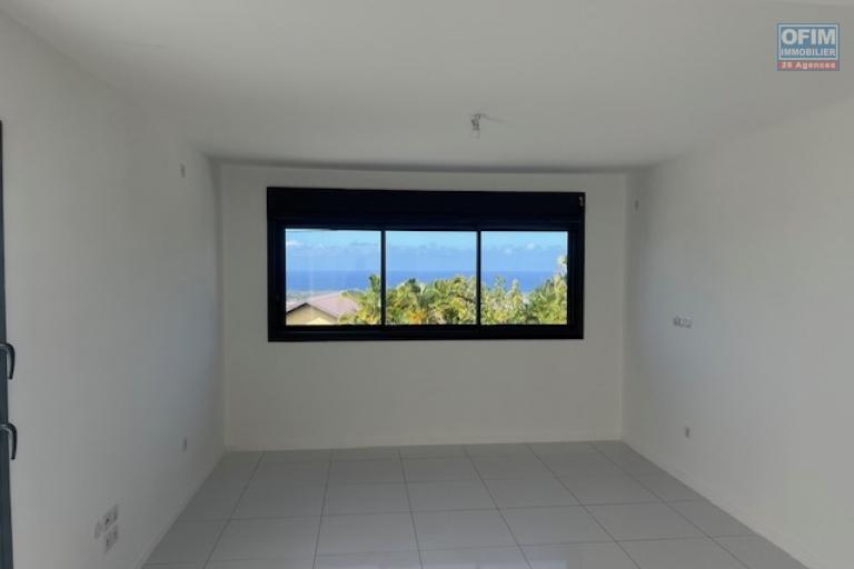 A Louer Villa  de type F4 abris voiture avec une belle vue.