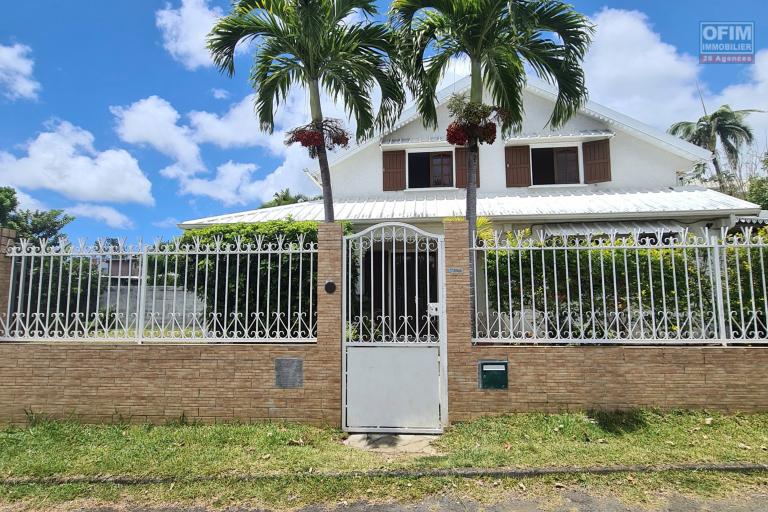 VILLA F4/5, DE 118 M2, BEAU JARDIN, QUARTIER R&Eacute;SIDENTIEL &Agrave; BRAS DES CHEVRETTES/ SAINT ANDR&Eacute;