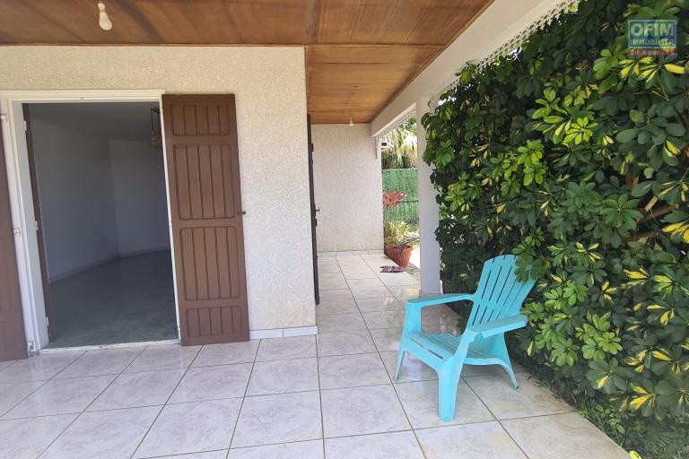 VILLA F4/5, DE 118 M2, BEAU JARDIN, QUARTIER RÉSIDENTIEL À BRAS DES CHEVRETTES