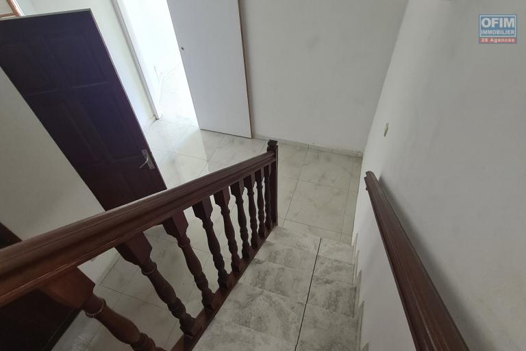 VILLA F4/5, DE 118 M2, BEAU JARDIN, QUARTIER R&Eacute;SIDENTIEL &Agrave; BRAS DES CHEVRETTES/ SAINT ANDR&Eacute;