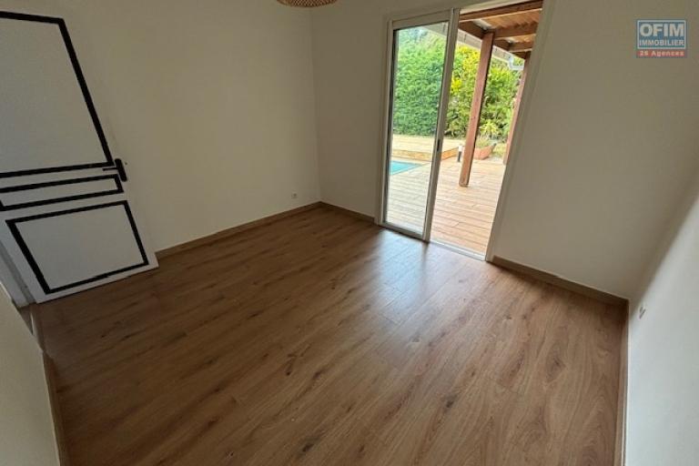 Belle maison à louer à La Montagne Quartier Colorado, vue mer, à proximité du collège, du parc et du golf