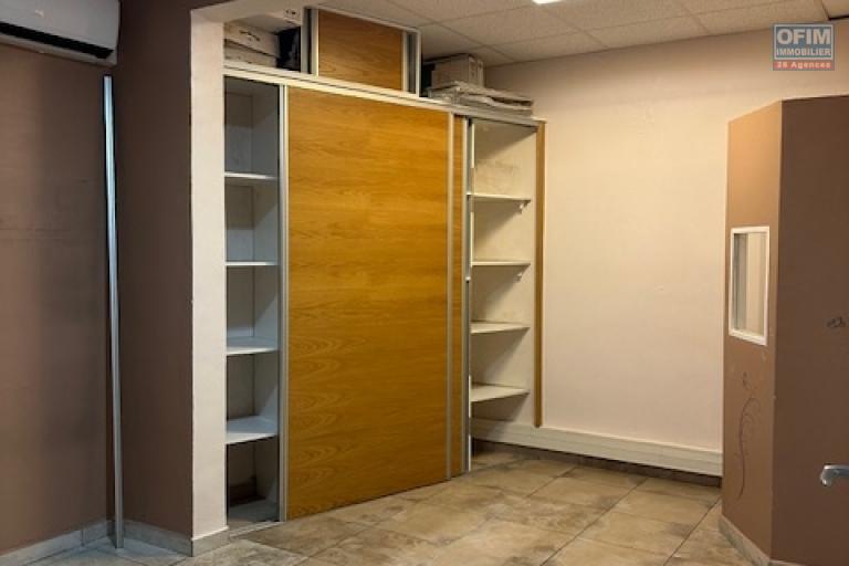 Beau Local Professionnel 200m2 Terre-Sainte