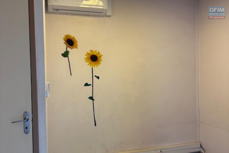 Beau Local Professionnel 200m2 Terre-Sainte