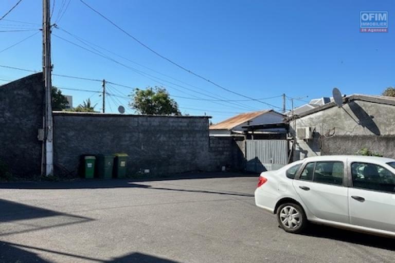 Beau Local Professionnel 200m2 Terre-Sainte