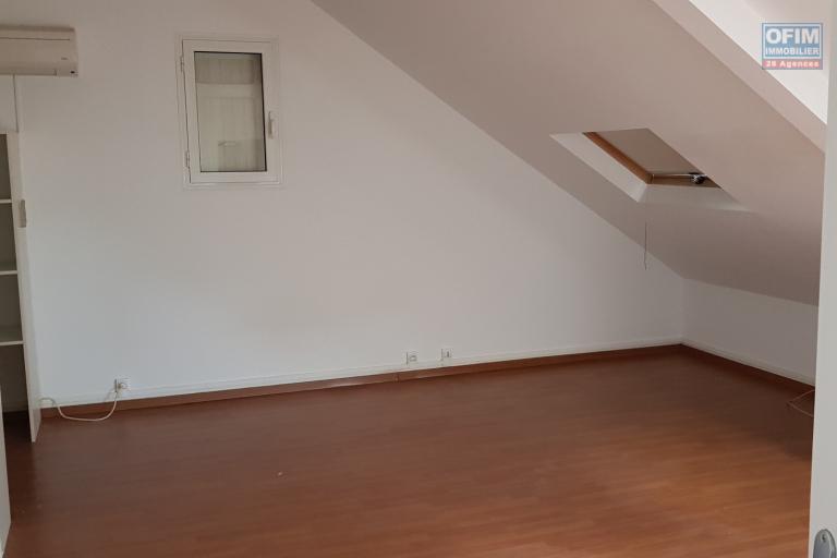 À louer – Spacieuse villa F5 avec garage, en fond d’impasse très calme à Saint-Louis (Belle Vue)