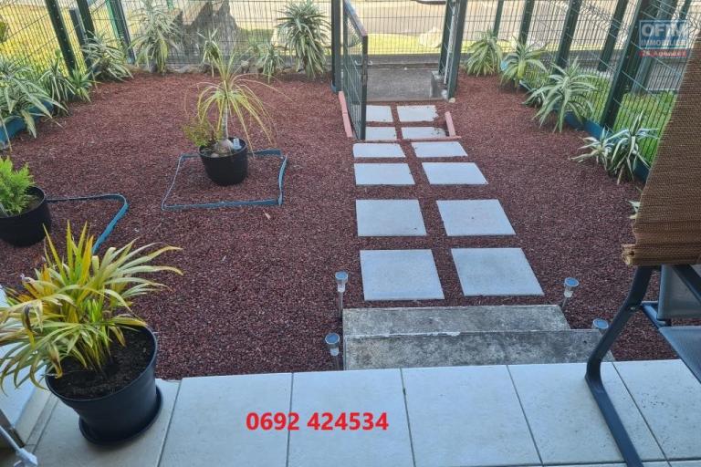 A louer magnifique appartement MEUBLE de type F2 avec jardinets le Tampon